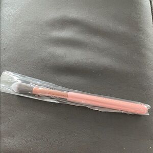 Luxie 526 Large Concealer Makeup Brush, New